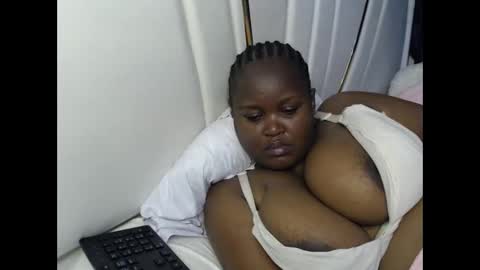 lunabloom01 online show from October 2025 03:07:02 PM