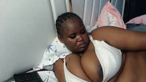 lunabloom01 online show from October 2025 03:43:01 PM