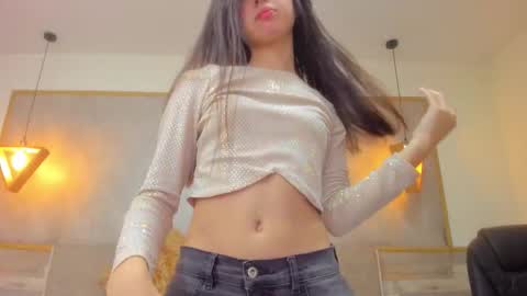 LUNA  online show from October 2025 04:40:02 PM