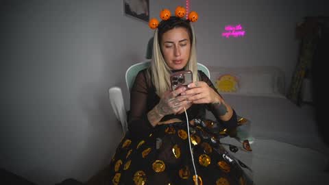 Laura online show from October 2025 10:27:01 AM