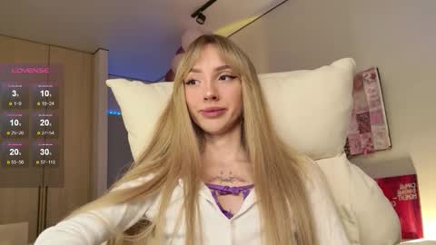 Luna online show from December 2025 12:26:02 AM