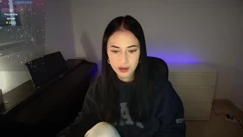 Snapshot of lunainsilk chatting on December 2025 09:07:01 AM lunainsilk online show from December 2025 09:07:01 AM