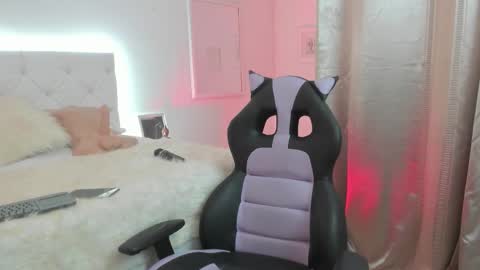 Luna Lenox  online show from February 2026 11:25:02 AM