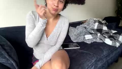 lunaloopzz online show from May 2026 02:22:01 PM