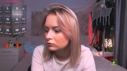 Luna online show from November 2025 03:25:02 PM