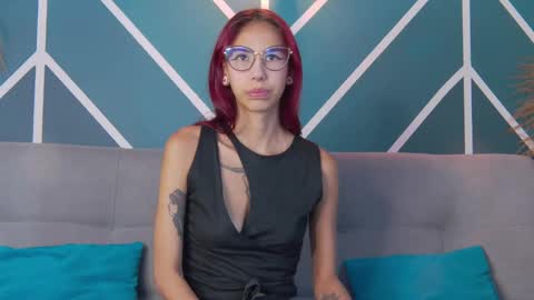 Luna online show from September 2025 07:49:02 PM