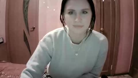 Snapshot of lunamystique_ chatting on January 2025 11:46:01 PM lunamystique_ online show from January 2025 11:46:01 PM