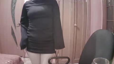 Snapshot of lunamystique_ chatting on February 2025 11:02:02 PM lunamystique_ online show from February 2025 11:02:02 PM