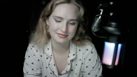 Snapshot of lunamystique_ chatting on October 2025 08:39:01 PM lunamystique_ online show from October 2025 08:39:01 PM