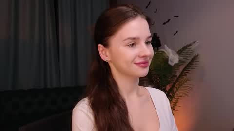 lunaolivia_ online show from October 2025 12:42:02 PM