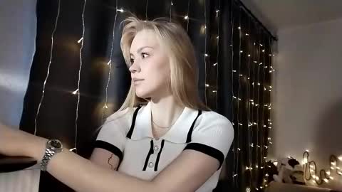 Snapshot of lunapeony chatting on December 2025 05:27:02 AM lunapeony online show from December 2025 05:27:02 AM