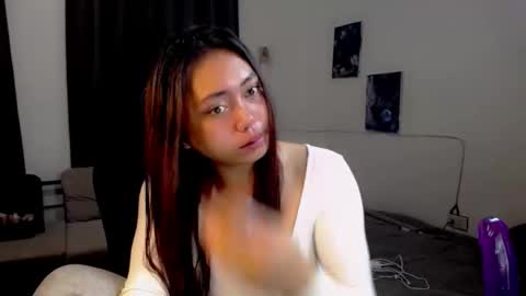 Luna online show from April 2026 06:32:02 PM