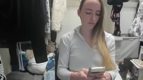 lunapixie2020 online show from December 2024 02:23:01 AM