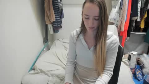 lunapixie2020 online show from December 2024 09:59:02 AM