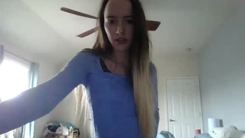 lunapixie2020 online show from February 2025 05:57:02 PM