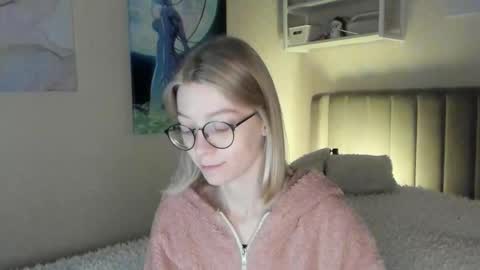 Snapshot of lunar_sofia chatting on September 2025 12:41:02 PM Sofia online show from September 2025 12:41:02 PM