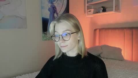 Snapshot of lunar_sofia chatting on September 2025 09:03:01 AM Sofia online show from September 2025 09:03:01 AM