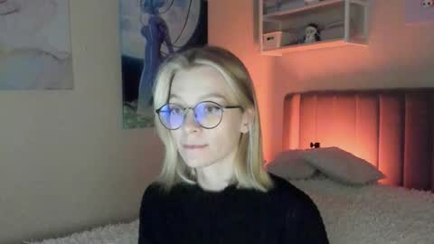 Snapshot of lunar_sofia chatting on September 2025 01:38:02 PM Sofia online show from September 2025 01:38:02 PM