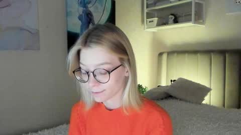 Snapshot of lunar_sofia chatting on October 2025 12:15:02 PM Sofia online show from October 2025 12:15:02 PM