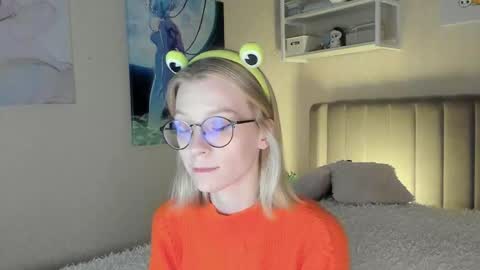 Snapshot of lunar_sofia chatting on October 2025 12:38:02 PM Sofia online show from October 2025 12:38:02 PM