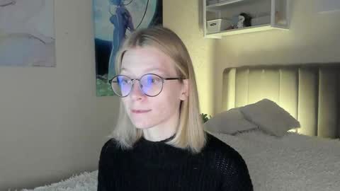 Snapshot of lunar_sofia chatting on October 2025 08:25:01 AM Sofia online show from October 2025 08:25:01 AM