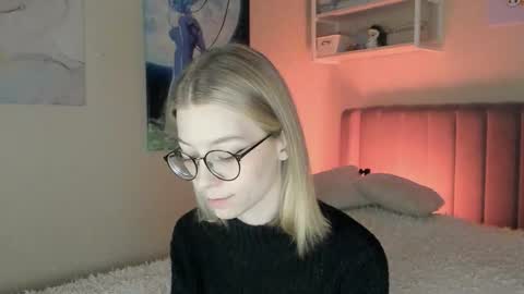 Snapshot of lunar_sofia chatting on November 2025 01:23:01 PM Sofia online show from November 2025 01:23:01 PM