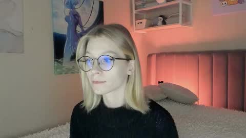 Snapshot of lunar_sofia chatting on November 2025 01:01:02 PM Sofia online show from November 2025 01:01:02 PM