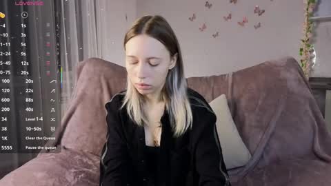 Kelly online show from April 2026 06:12:01 PM