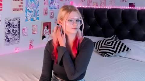 lunariafox online show from May 2026 03:08:01 PM