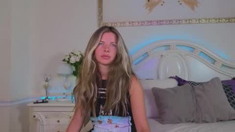 Luna Rishi online show from September 2025 11:43:02 AM