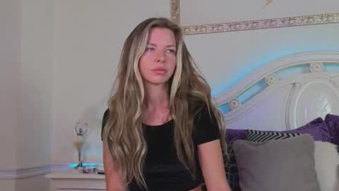 Luna Rishi online show from September 2025 12:04:02 PM