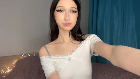 LunarMoly online show from April 2026 07:58:02 PM