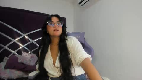 lunascarleht online show from February 2026 01:28:02 PM