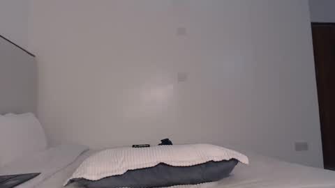 Luna online show from April 2026 04:01:01 PM