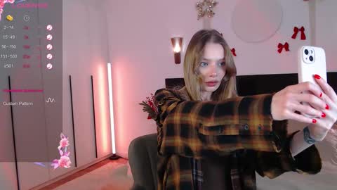 LunaticaBae online show from January 2026 02:49:01 AM