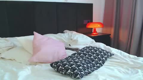 Snapshot of lunaticabae chatting on March 2026 08:19:01 AM LunaticaBae online show from March 2026 08:19:01 AM