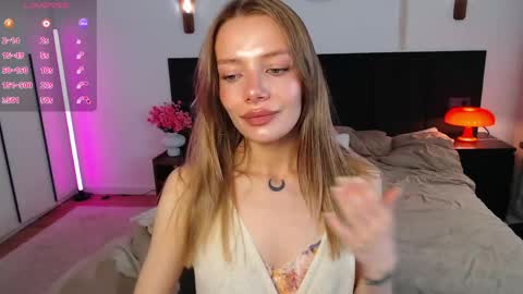 LunaticaBae online show from May 2026 03:45:02 AM
