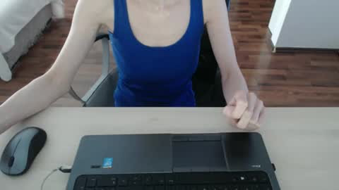 lunavibe_ online show from May 2026 12:44:02 PM