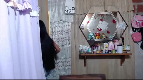 Luna online show from November 2025 10:45:02 PM