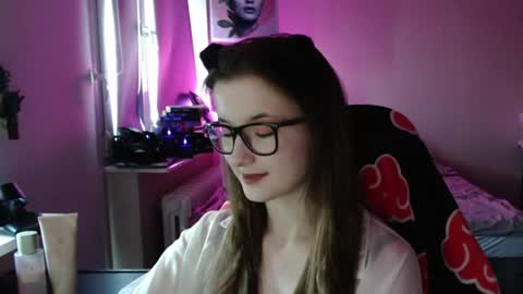 LunaXcherry online show from June 2026 06:17:02 PM