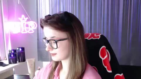 LunaXcherry online show from June 2026 11:13:01 AM