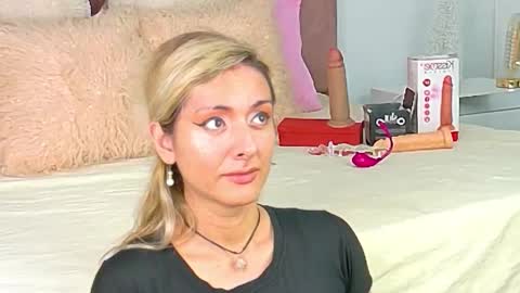 Snapshot of lunitadiva chatting on November 2025 01:22:01 PM lunitadiva online show from November 2025 01:22:01 PM