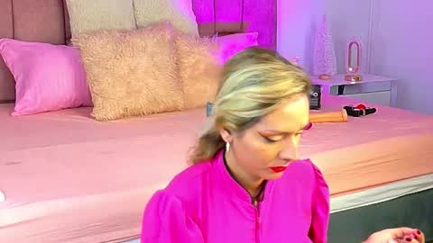 Snapshot of lunitadiva chatting on December 2025 03:19:01 PM lunitadiva online show from December 2025 03:19:01 PM