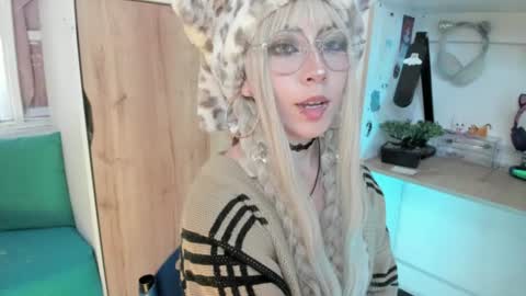 lunivyra online show from July 2026 05:00:02 PM