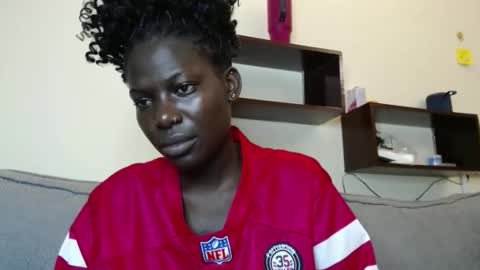 Snapshot of luo_queen chatting on February 2026 06:16:01 PM luo_queen online show from February 2026 06:16:01 PM