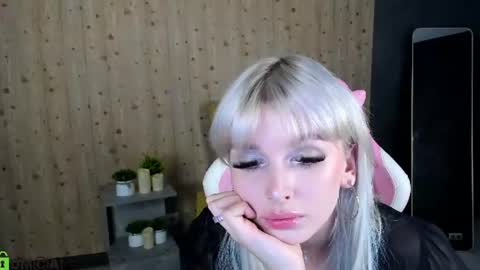 Snapshot of lura_lust chatting on July 2026 04:27:02 AM Lura-Lust online show from July 2026 04:27:02 AM