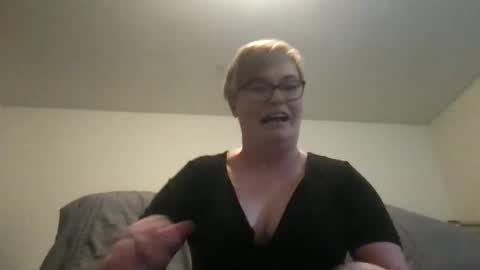 Snapshot of lusciouss_kitten chatting on October 2025 02:19:01 AM Luscious Kitten online show from October 2025 02:19:01 AM