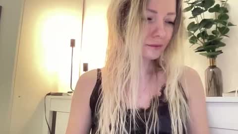 lusiluv online show from March 2026 07:20:02 PM