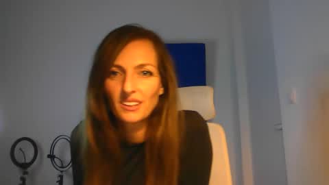 Snapshot of lusisart chatting on December 2025 10:04:01 PM Lusisart online show from December 2025 10:04:01 PM