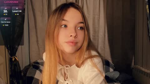 Snapshot of lusty_miss_di chatting on December 2024 07:06:01 PM Isabel online show from December 2024 07:06:01 PM